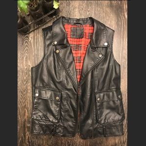 BLACK LEATHER VEST